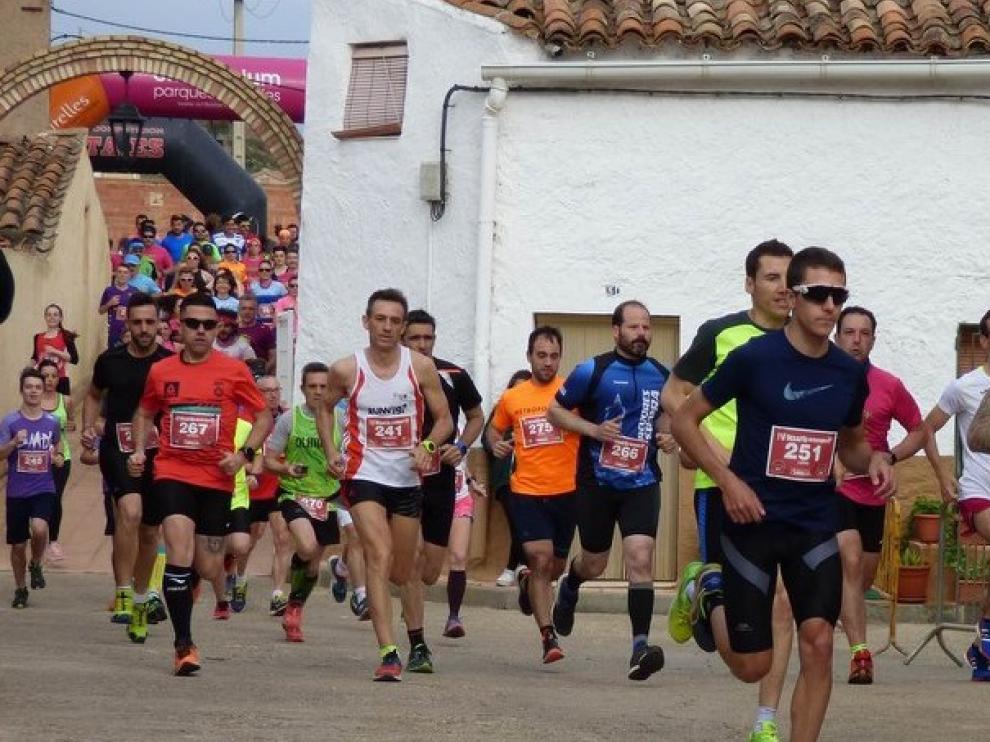 Paso de los participantes del IV Desafío Herrerino por Herrera de los Navarros