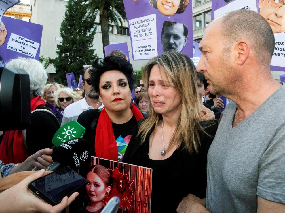 Los padres de la joven participaron en una manifestación en Granada.