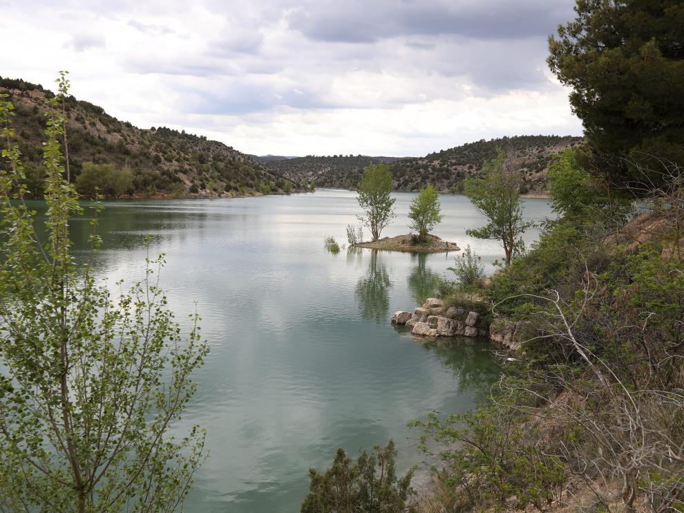 El vaso del embalse del Arquillo, prácticamente lleno en la actualidad.
