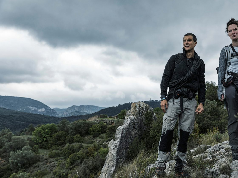 Bear Grylls y Lena Headey durante el rodaje en la provincia de Huesca.