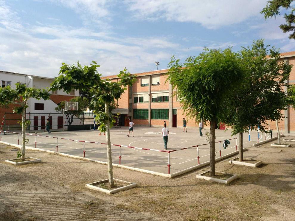 Imagen del patio del colegio de Pina de Ebro.