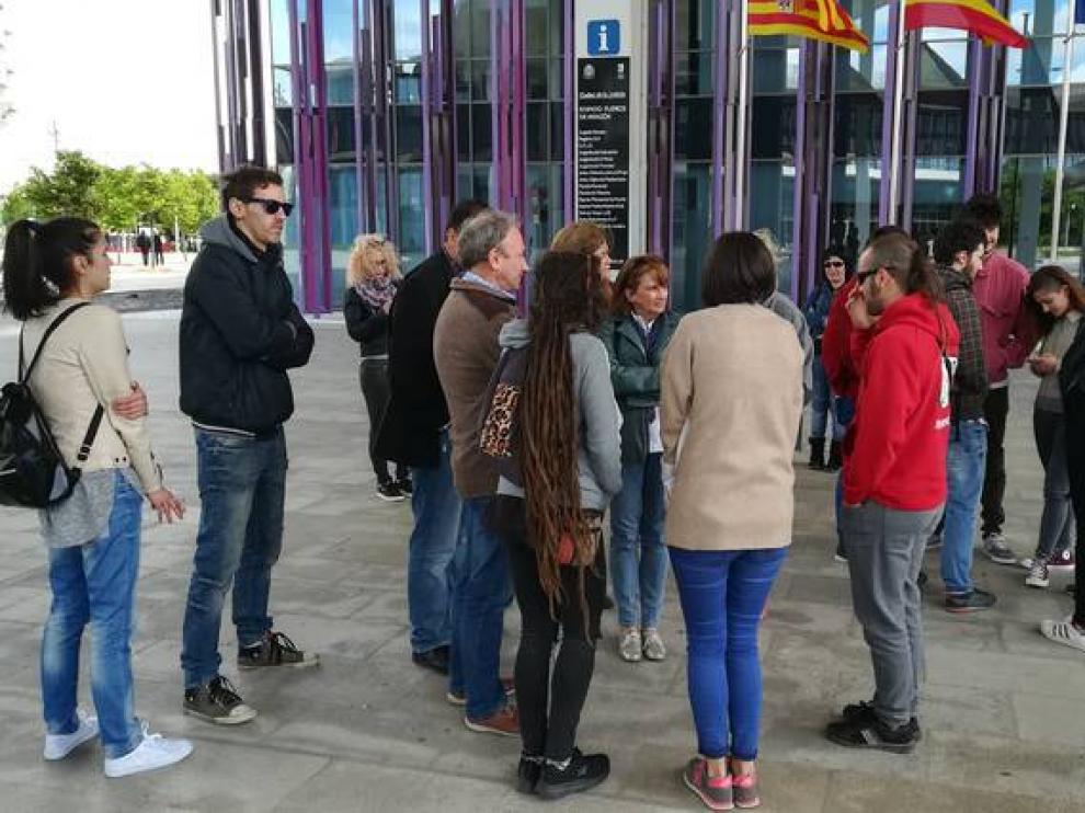 Familiares y amigos de la familia de la madre del menor se concentraron el pasado lunes en la Ciudad de la Justicia.