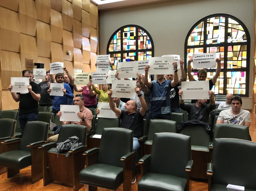 Los representantes sindicales protestaron este lunes en la comisión de Servicios Públicos y Personal por la política de recursos humanos del gobierno.