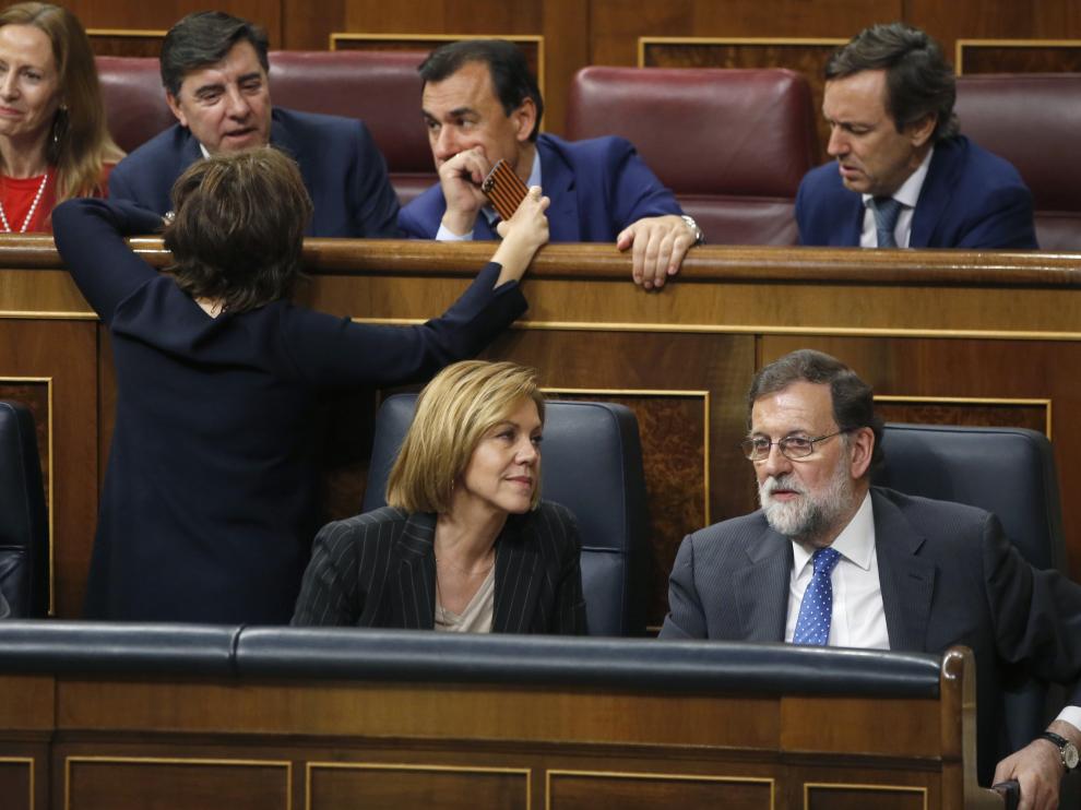El presidente del Gobierno, Mariano Rajoy, junto a la ministra de Defensa, María Dolores de Cospedal.