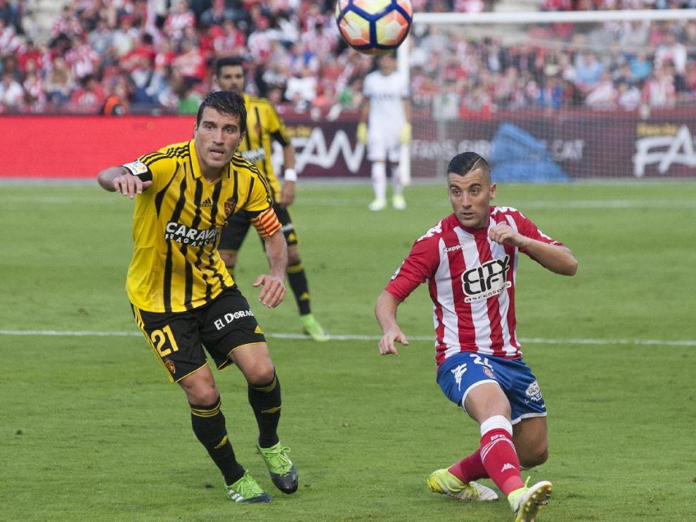 Zapater, en el partido de la penúltima jornada del año pasado en Gerona, donde el Real Zaragoza logró la salvación matemática de la categoría tras un pésimo curso, al empatar 0-0 ante los catalanes, que ascendieron con ese punto.