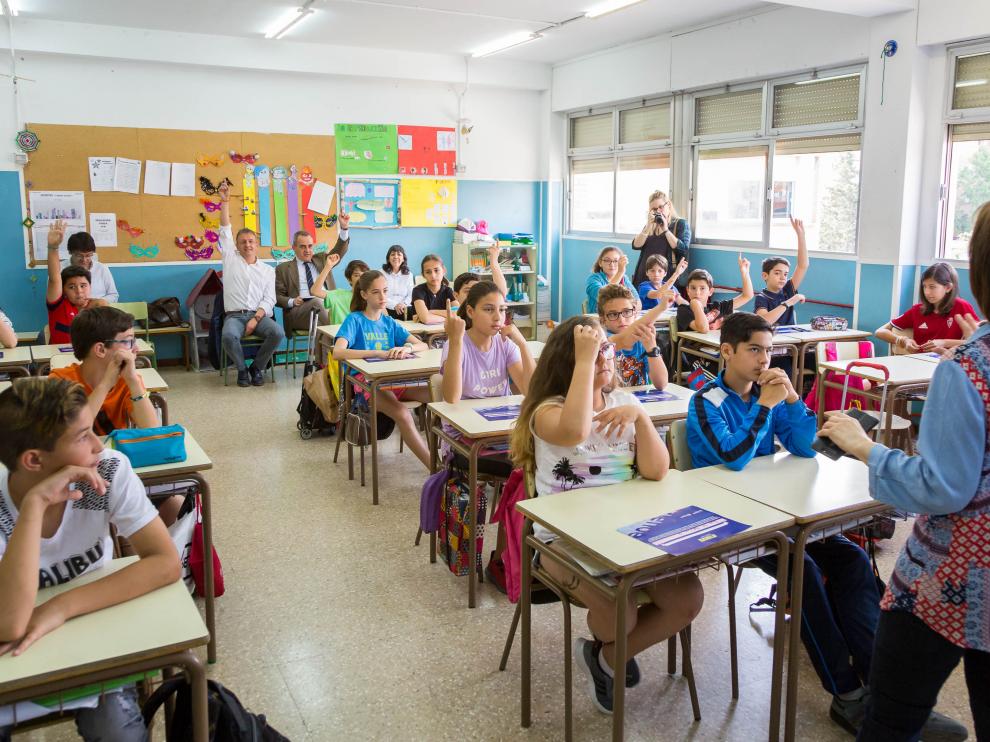 El colegio Puerta Sancho de Zaragoza ha acogido este miércoles la proyección de 'La maldición del cocodrilo de Ricla'.