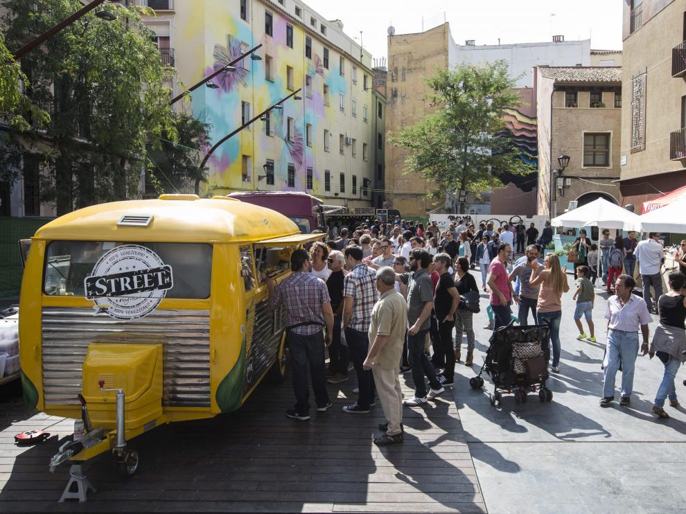 Festival de 'foodtrucks' en la plaza de Mariano de Cavia.