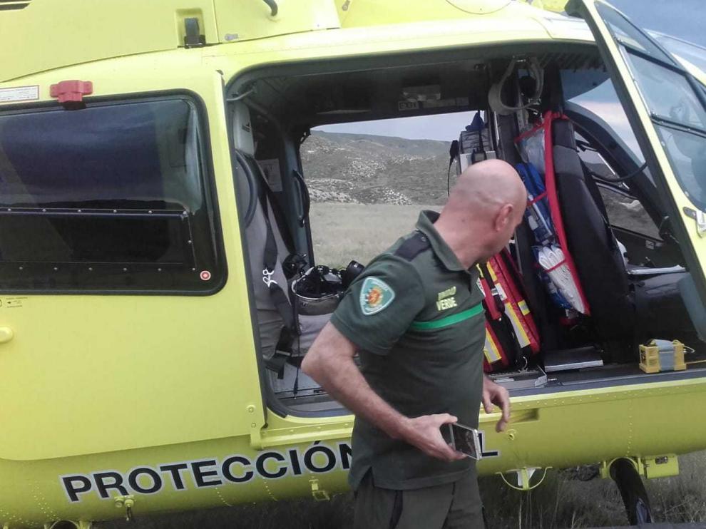 Helicóptero del 112 en el campo de San Gregorio en el rescate del ciclista