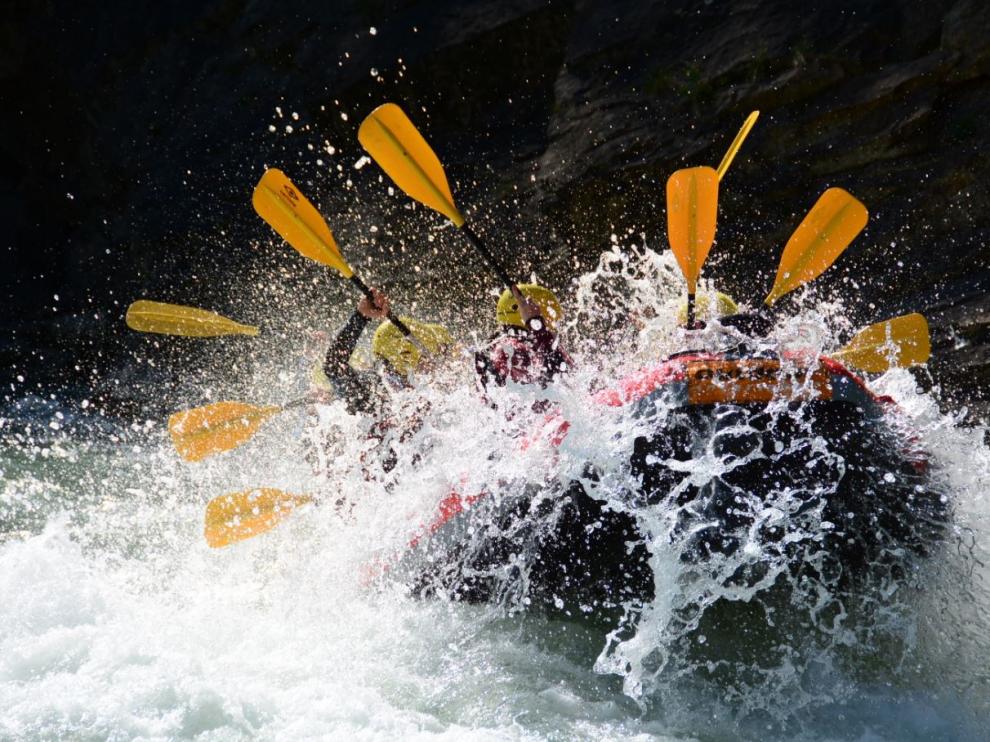 Un trepidante descenso en rafting por las aguas bravas del Gállego.