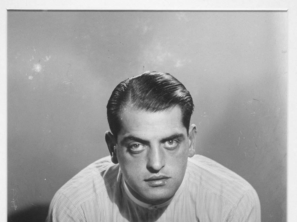 Luis Buñuel, fotografiado por Man Ray.