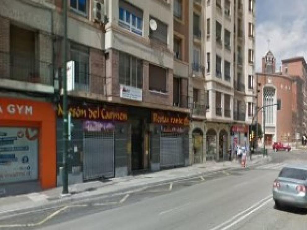 Calle Hernán Cortés de Zaragoza, donde se ubica el centro en el que se produjeron los robos.