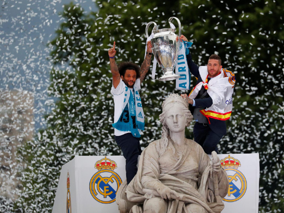 El Real Madrid celebra la decimotercera Champions League con su afición y recibe medallas de chocolate