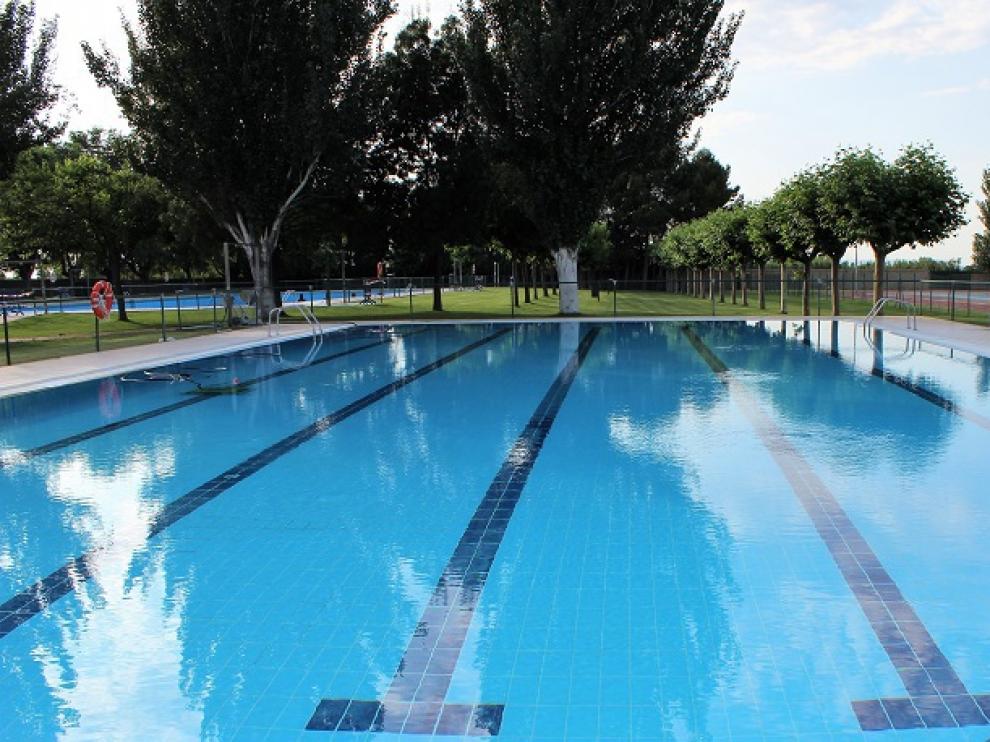 Las piscinas de Pedrola se sitúan dentro del complejo deportivo.