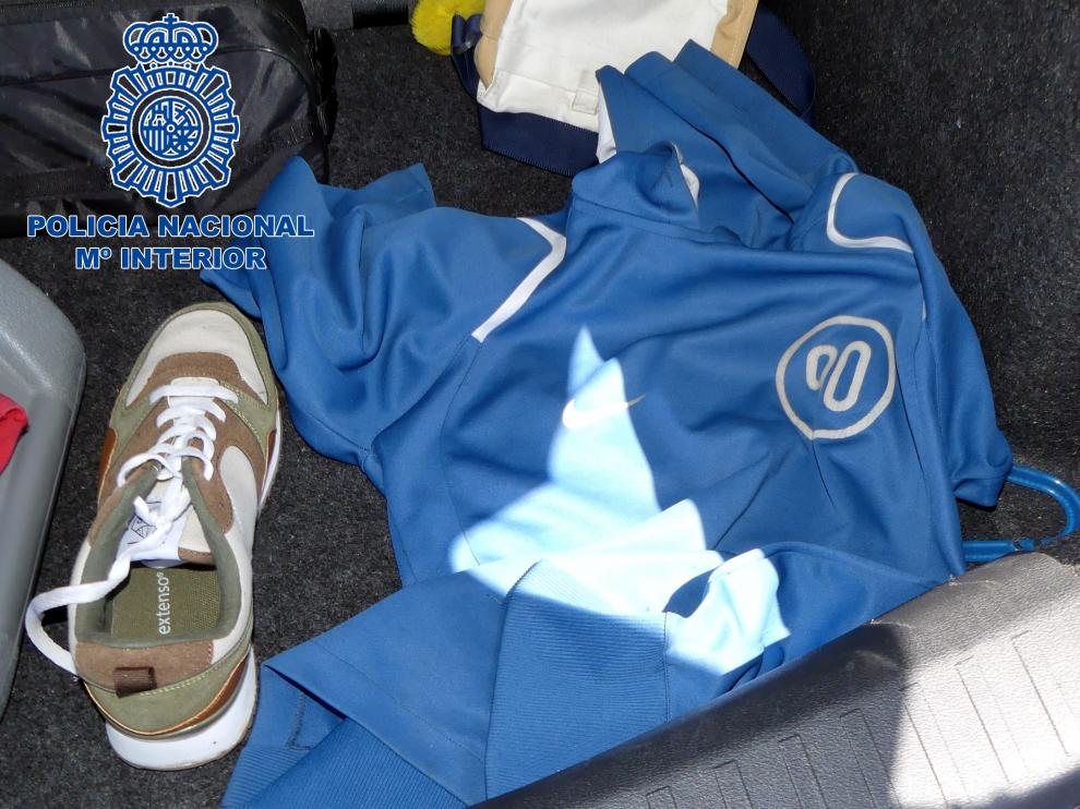 Los investigadores localizaron en el maletero la otra zapatilla y una chaqueta con restos de sangre.