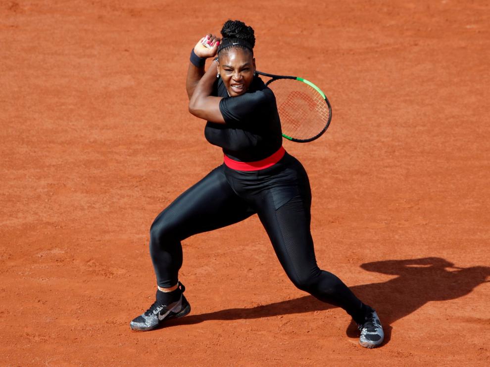 Serena Williams, con el traje de licra que vistió este martes en Roland Garros