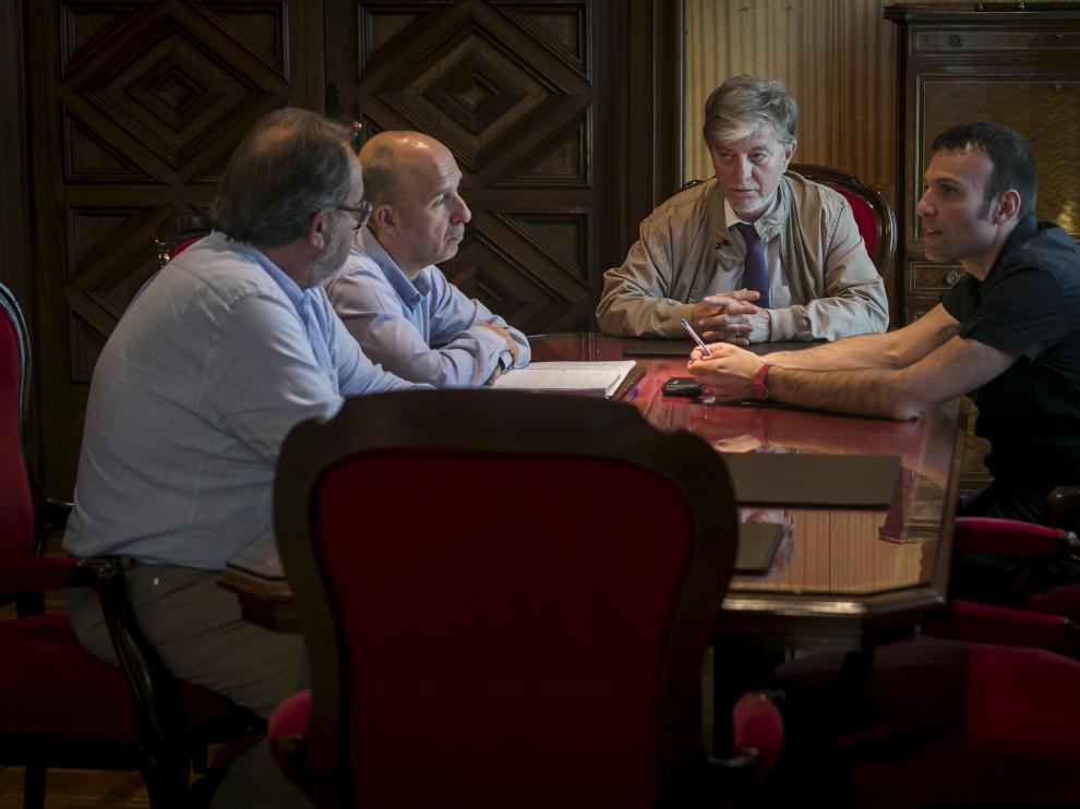 De izquierda a derecha, Carlos Pérez Anadón, Carmelo Asensio, Pedro Santisteve y Pablo Muñoz, en la reunión de este jueves.