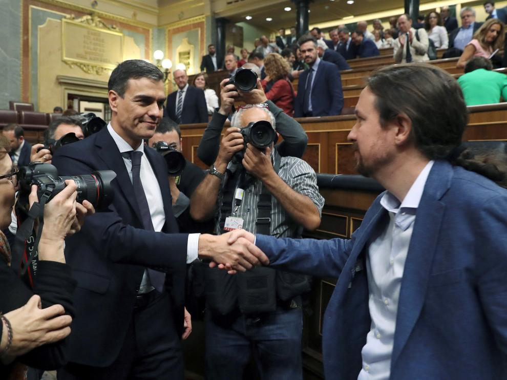 Pedro Sánchez y Pablo Sánchez el día de la moción de censura a Rajoy
