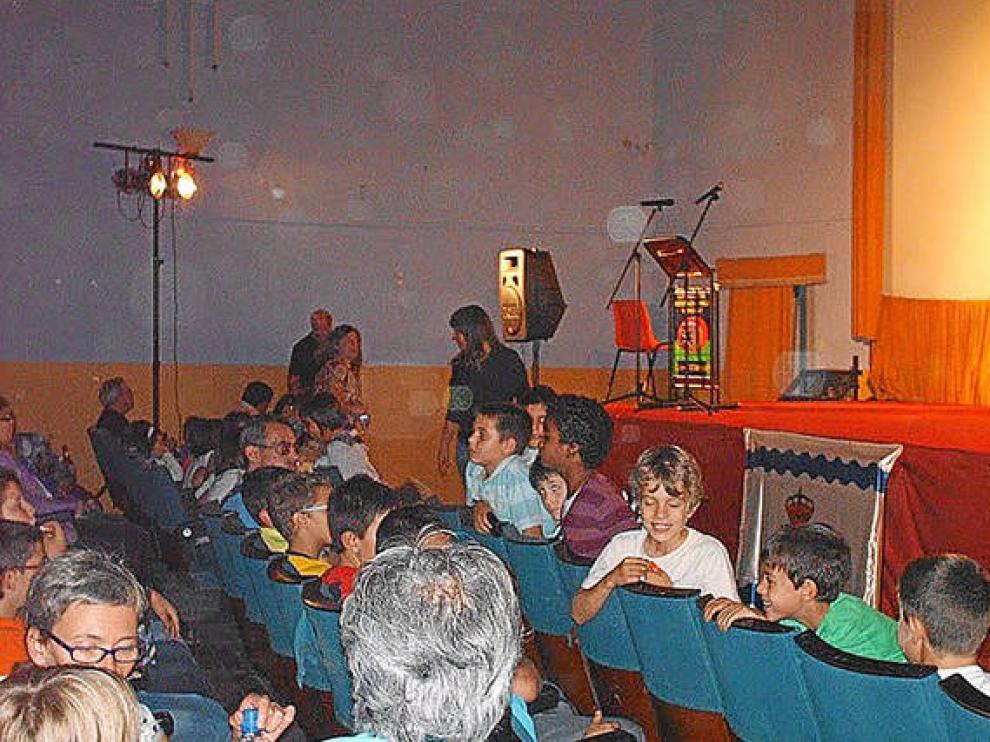 Proyección en el cine de Ainzón