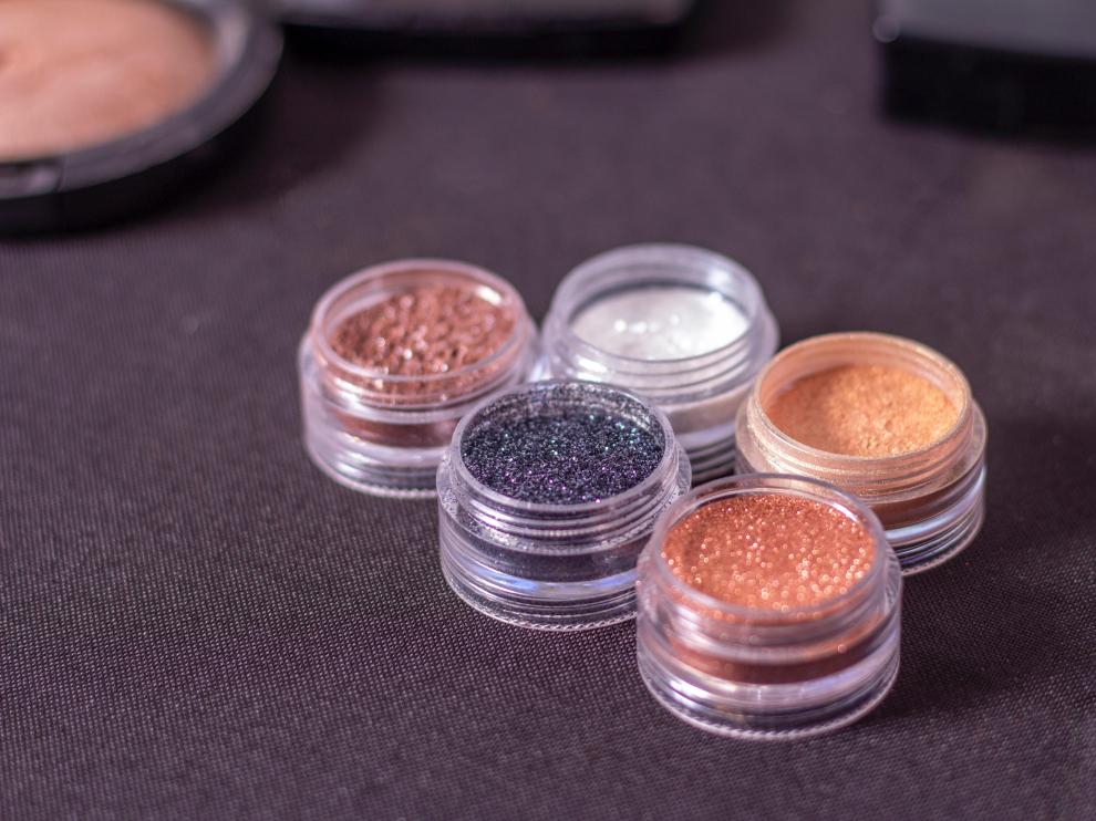 Los colores cálidos mandan en el maquillaje estival.
