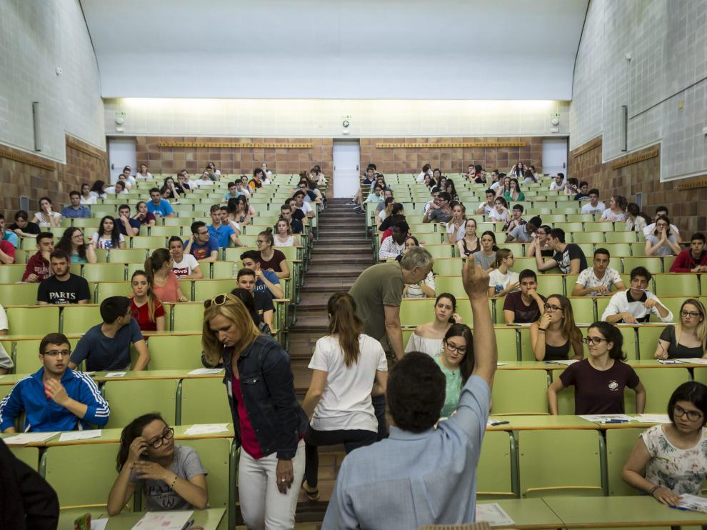 Estudiantes aragoneses preparándose para hacer la selectividad el año pasado