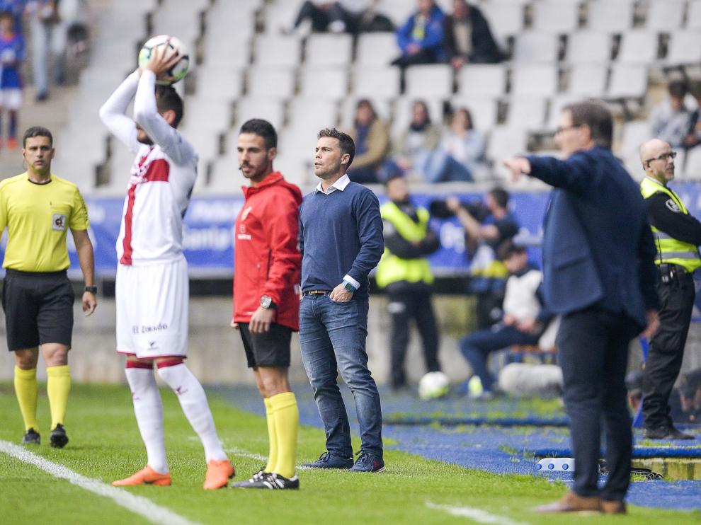 Rubi, en su último partido al frente del Huesca.