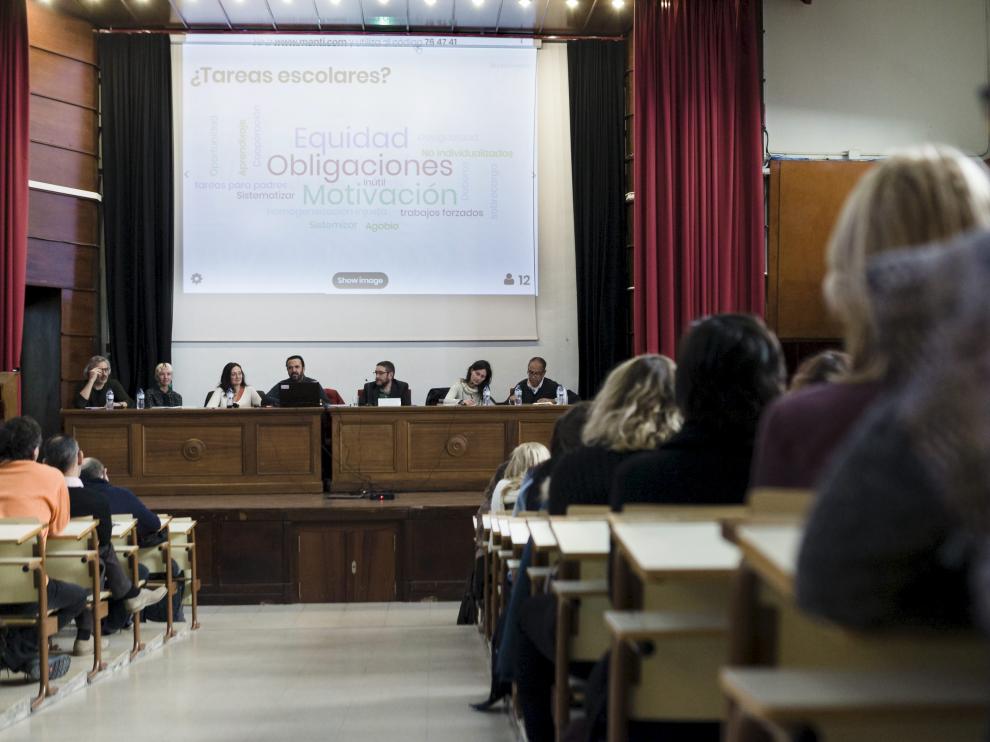 Jornada de debate sobre los deberes en Aragón celebrada el pasado diciembre en Zaragoza