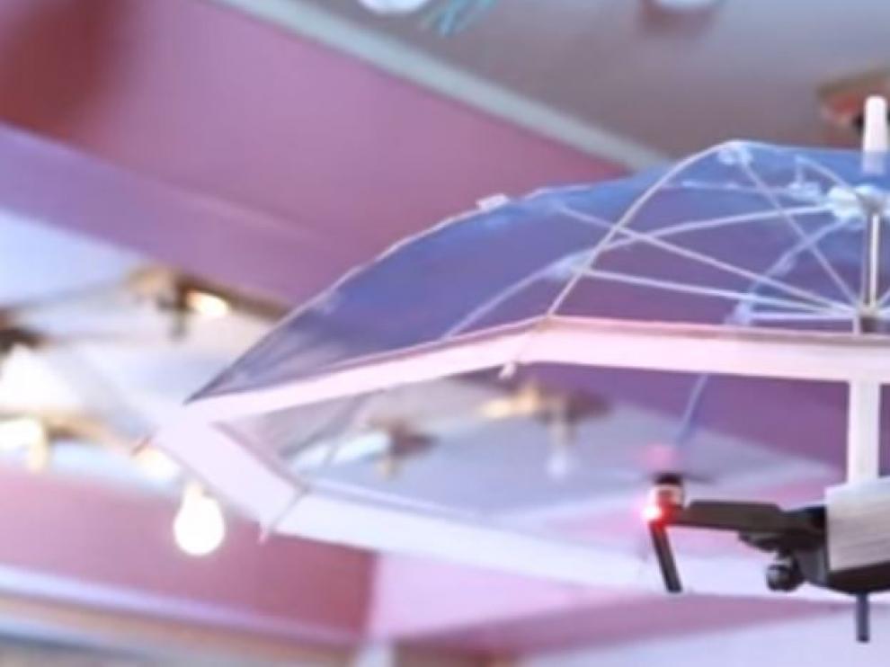 'Free Parasol', un paraguas completamente autónomo que vuela y te sigue para que no tengas que sujetarlo