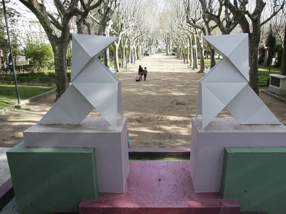 Pajaritas de Ramón Acín, en el parque Miguel Servet de Huesca.