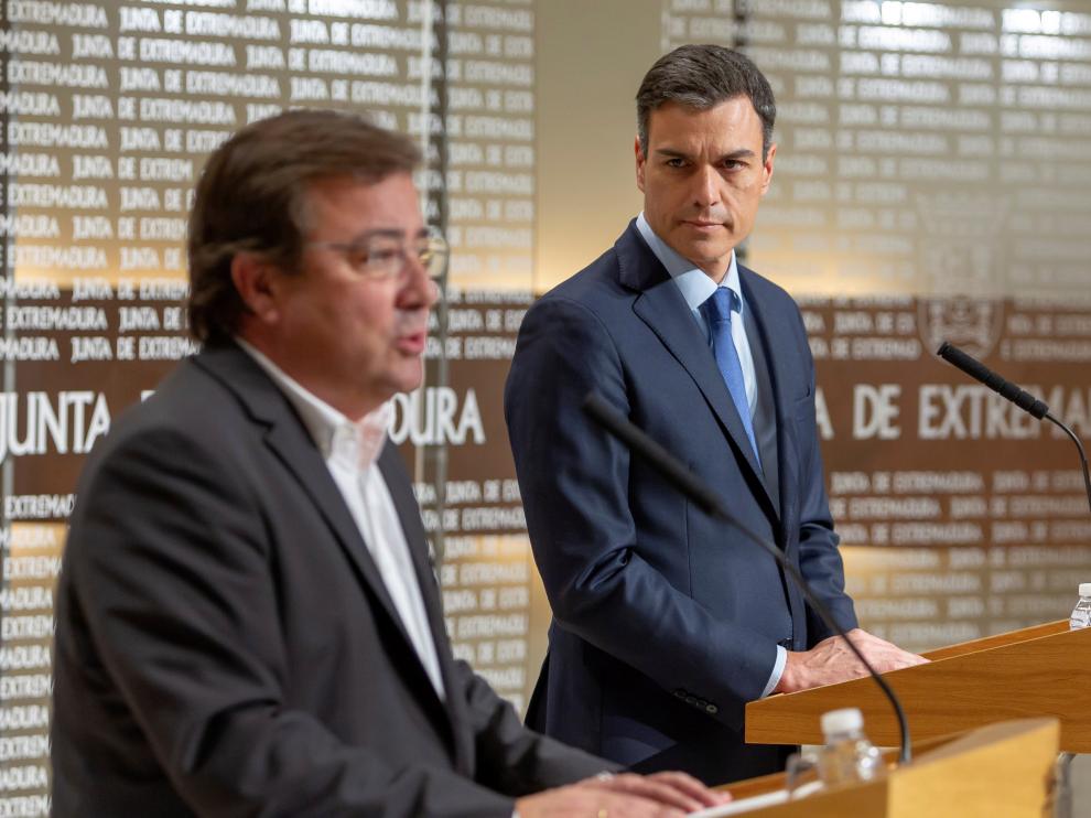 Guillermo Fernández Vara, presidente de Extremadura, junto al presidente del Gobierno, Pedro Sánchez.