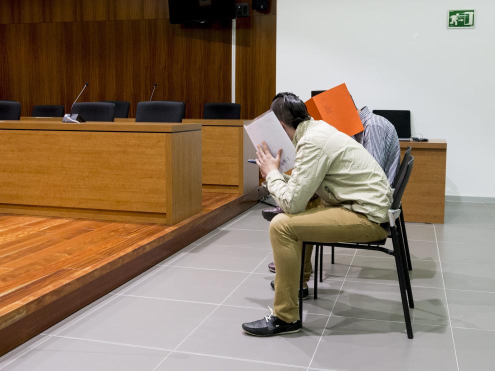 Los acusados, este miércoles, durante el juicio celebrado en la Audiencia Provincial de Zaragoza.