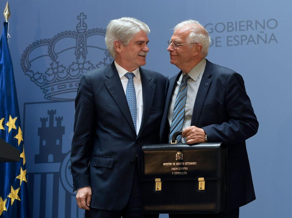 Borrell junto a Dastis