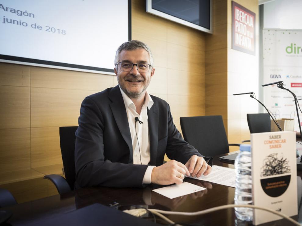 Enrique Sueiro, durante el taller organizado por Dircom Aragón en Ibercaja.