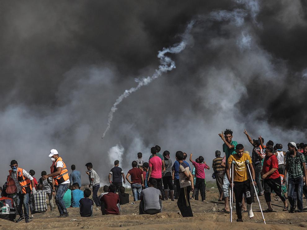 Decenas de manifestantes en Gaza.