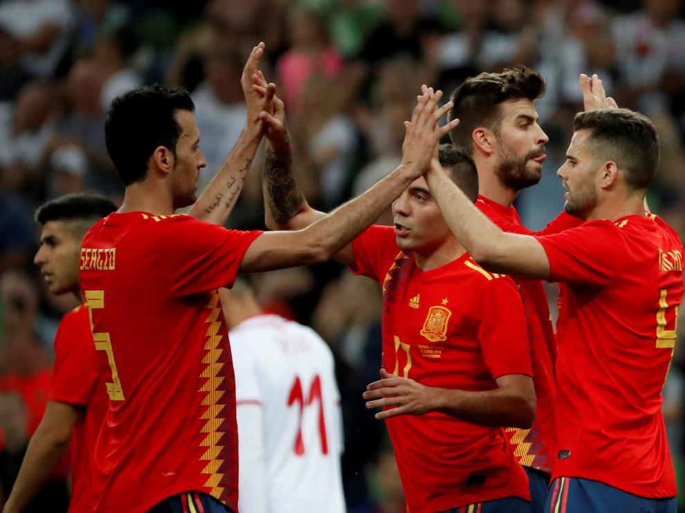 Los jugadores de España celebran el gol de la victoria