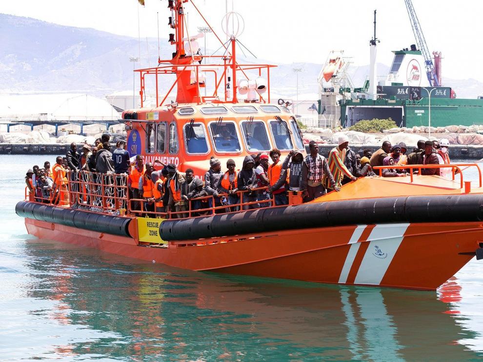 Rescatados 89 inmigrantes de dos embarcaciones en Alborán este sábado.