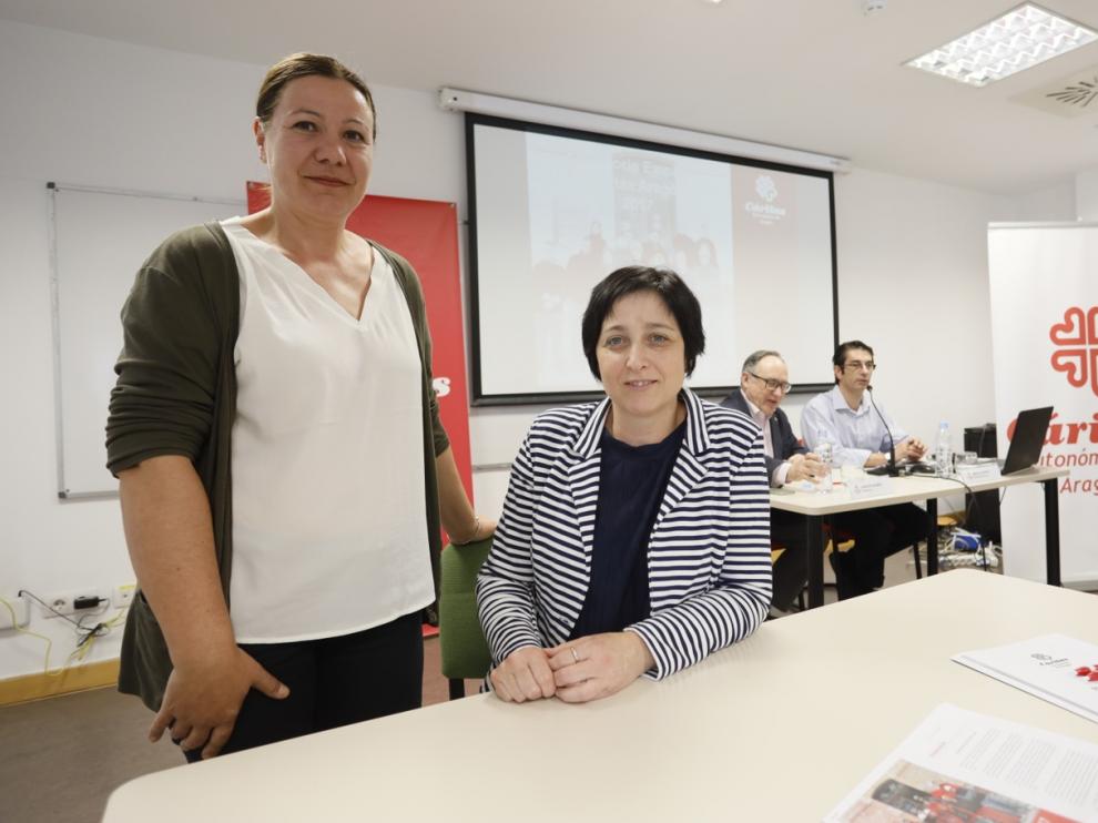 Cristina Ciobanu, a la izquierda, junto a Begoña Mur.
