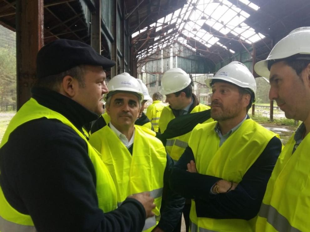 La futura estación de Canfranc, en marcha con el traslado de 38 vagones históricos