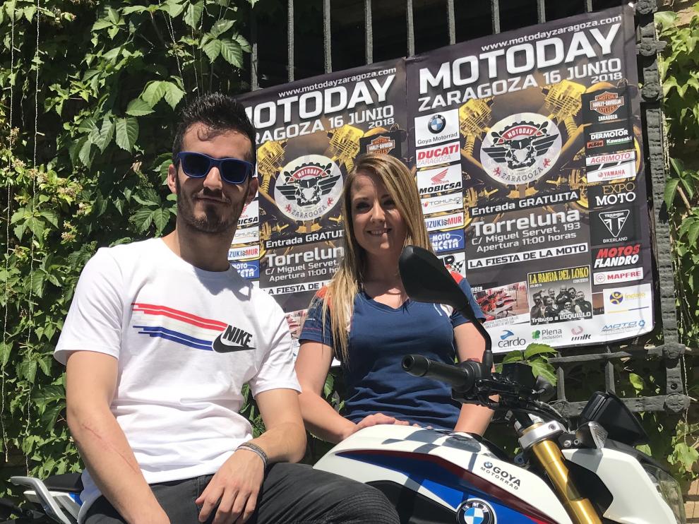 Pedro Rodríguez, piloto aragonés del Campenato de España de Velocidad, y María Barbero, campeona de la I Copa Femenina de motociclismo