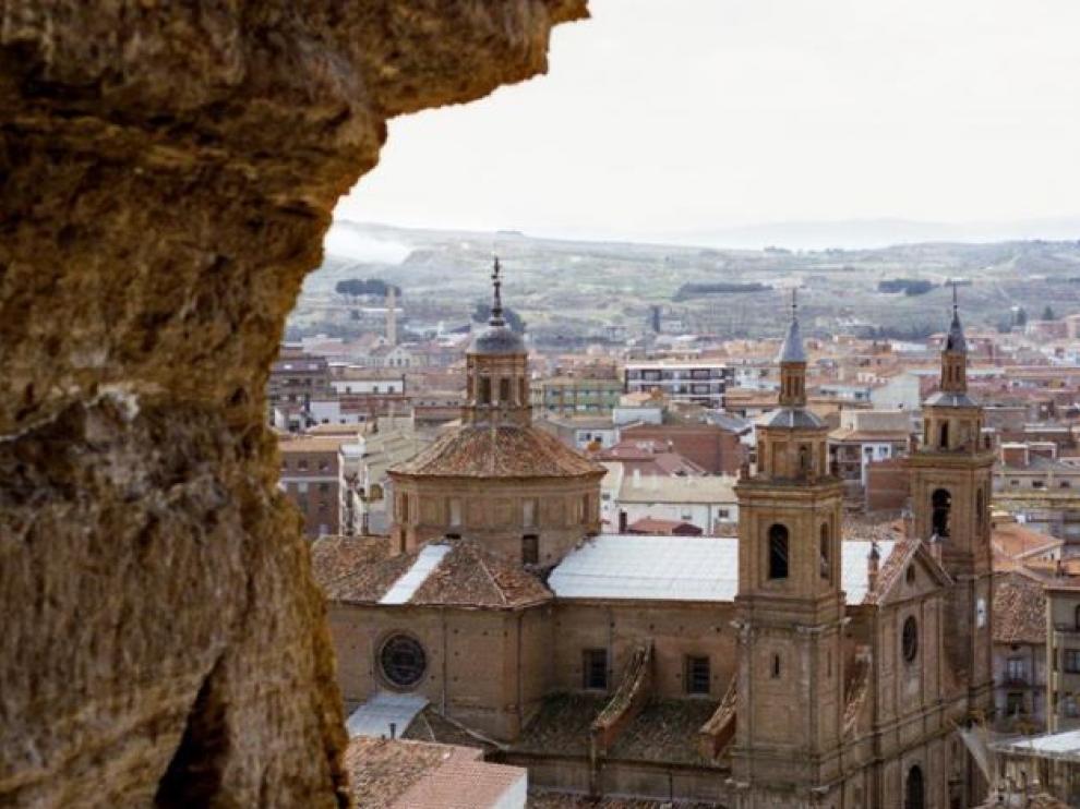 Situada a orillas del río Jalón, Calatayud es una ciudad con gran riqueza monumental e histórica.