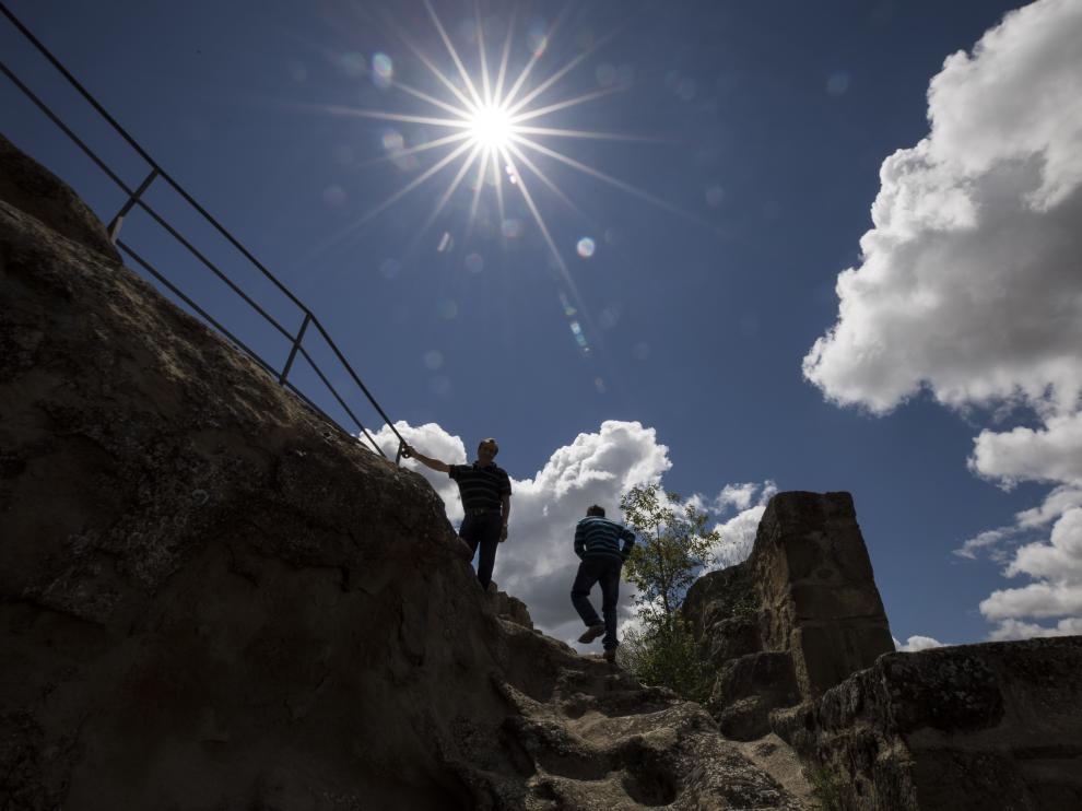 La escarpada (aunque breve) subida a Santa Margarita se realiza por una escalinata de hendiduras en piedra.