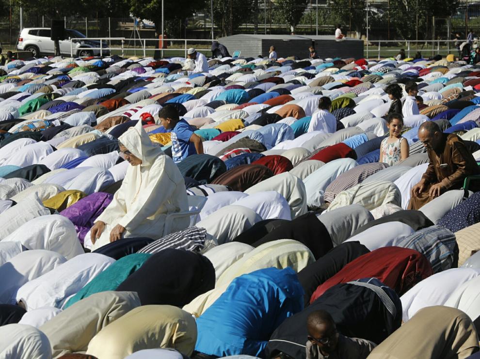 Miles de musulmanes celebran el fin del Ramadán en Zaragoza