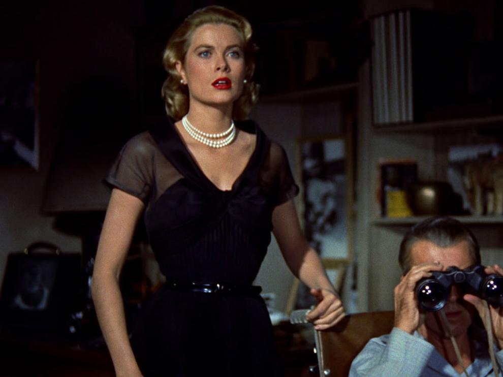 En 'La ventana indiscreta', protagonizada por Grace Kelly y James Stewart, Edith Head fue la encargada de diseñar el vestuario.