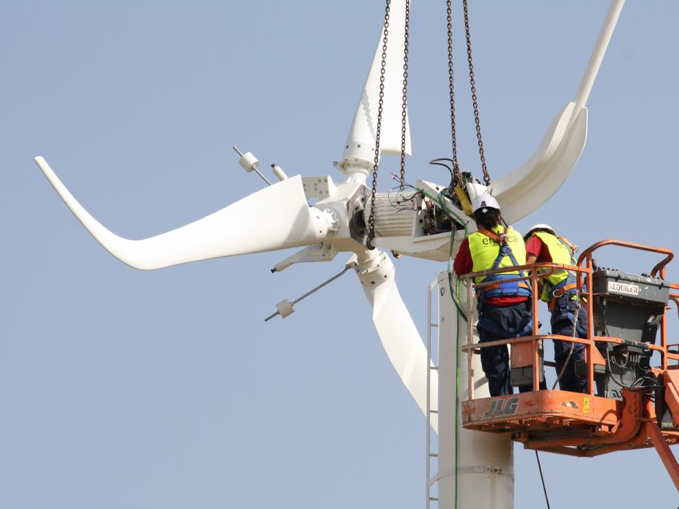 Un prototipo de miniaerogenerador de 4 kW de eje horizontal se ha instalado en el edificio del Circe en Zaragoza