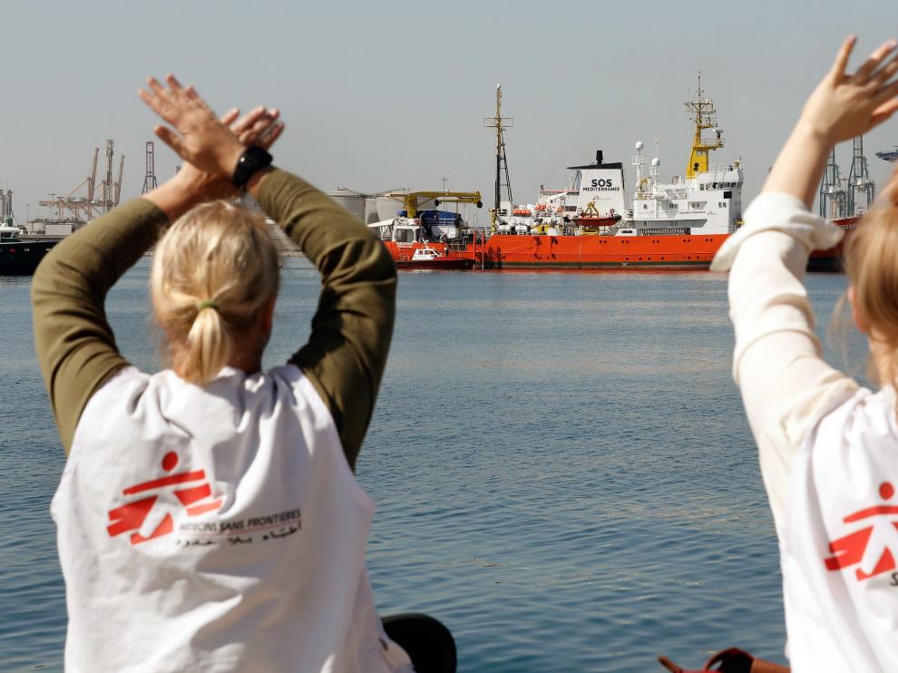 Los migrantes del Aquarius lleganso al puerto de Valencia