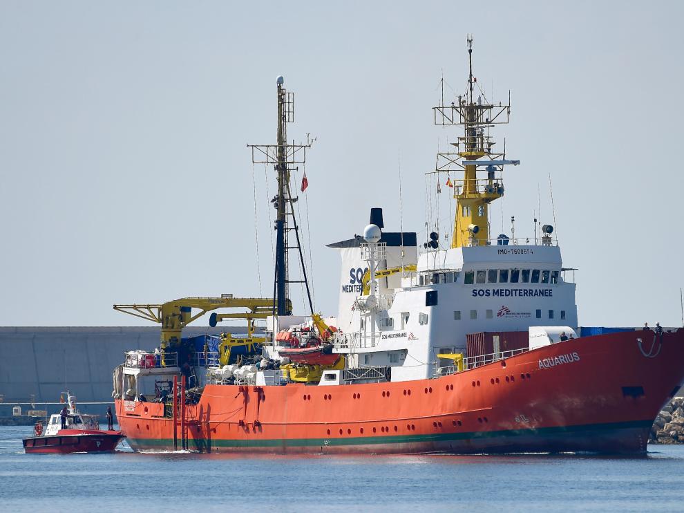 Los migrantes del Aquarius llegan al puerto de Valencia