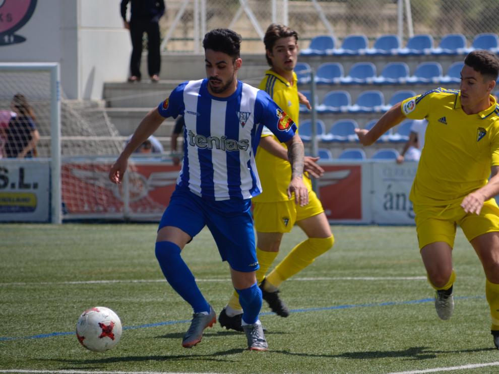 Ejea-Cádiz B de la ida de la final por el ascenso a Segunda División B.