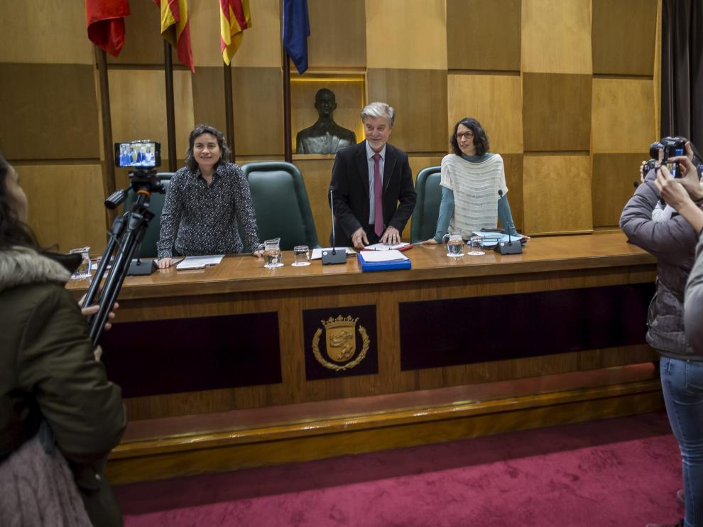 Santisteve, en el pleno en el que fue reprobado por su golpe a las sociedades.