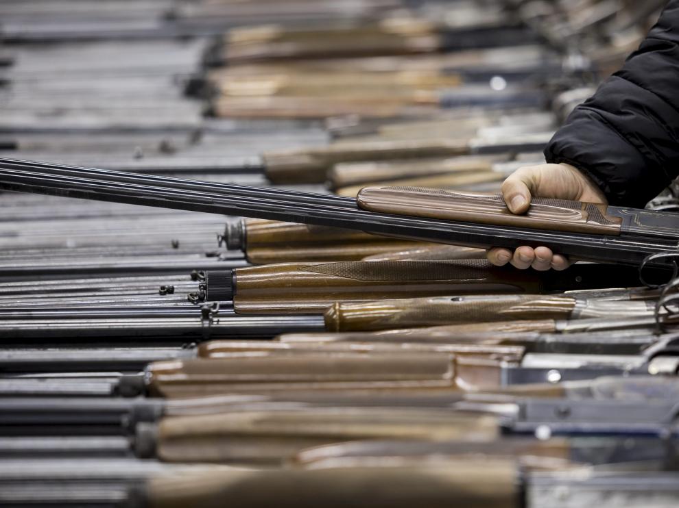 Según los cálculos de Small Arms Survey, en EE.UU. hay 120,5 armas de fuego civiles por cada 100 habitantes.