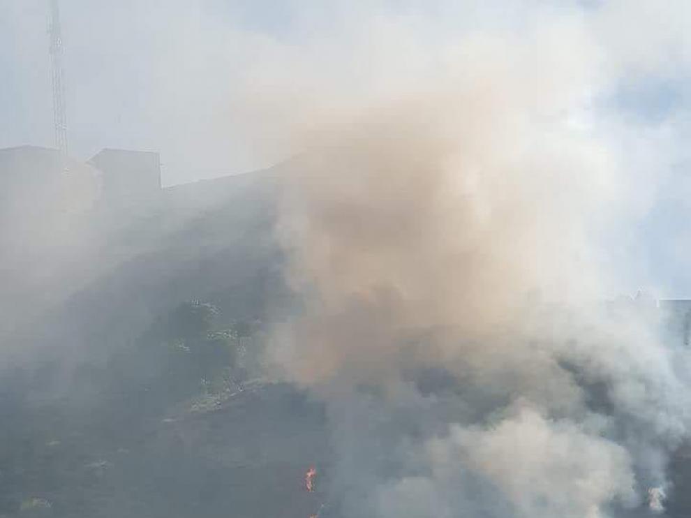 Imagen del fuego desde las calles de Monzón.
