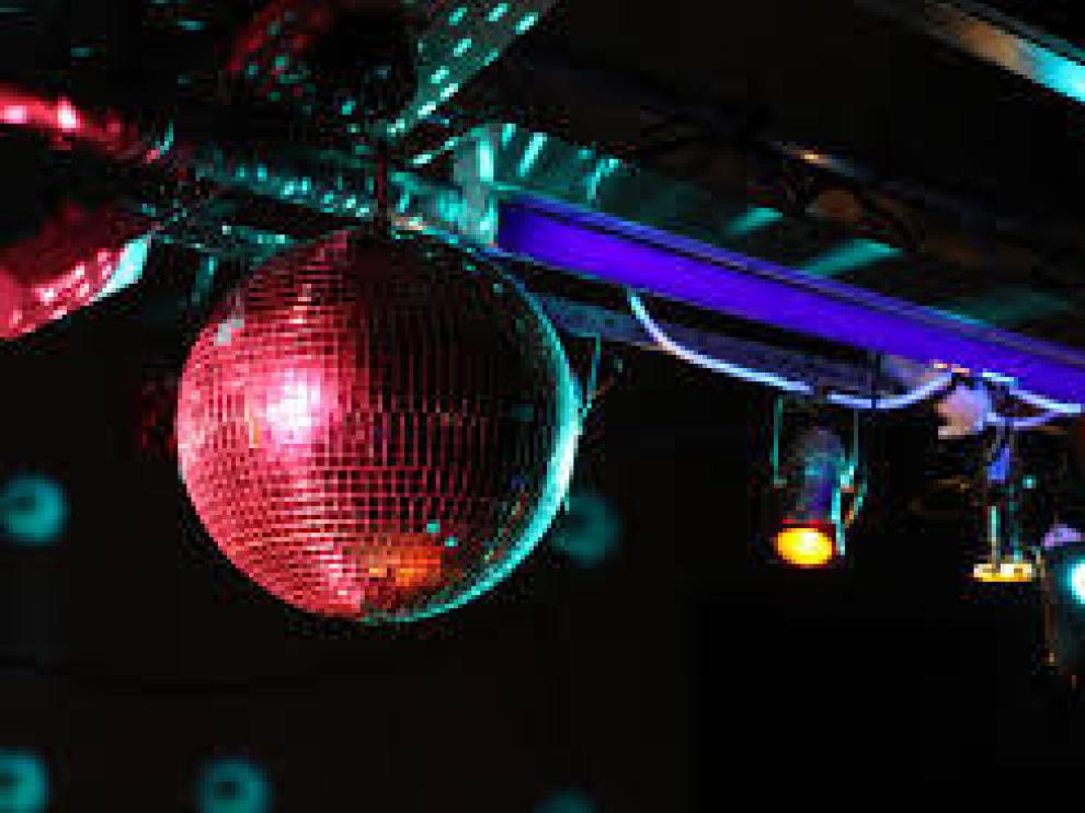 Condenan a un portero de discoteca por denegar la entrada a una mujer transexual